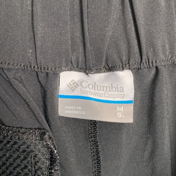 Columbia Women’s Shorts Size Medium - Picture 2 of 9